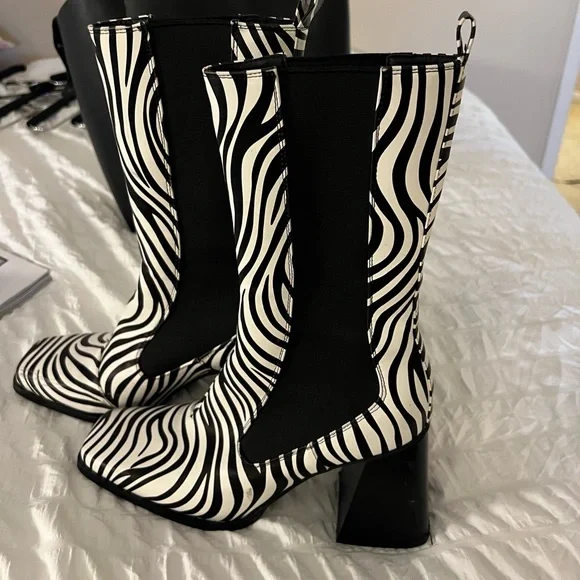 Zebra Faux Leather Heeled Chelsea Boots S05 - Picture 8 of 11